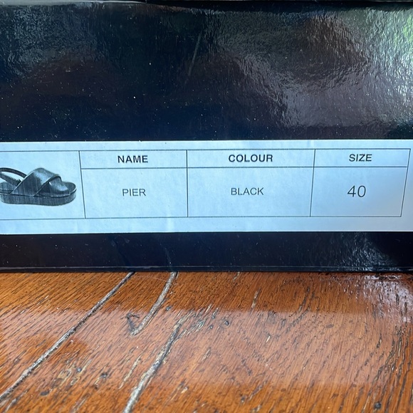 Black platform sandals - Picture 2 of 3